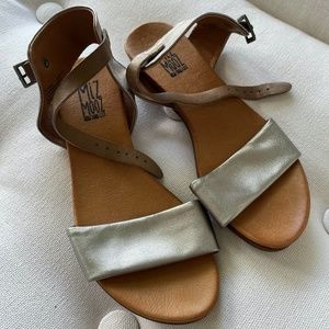 Miz Mooz Alanis Flat Sandals - Silver - Women's Size 6.5